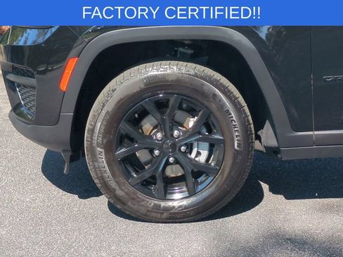 Certified 2025 Jeep Grand Cherokee Altitude RWD image 10
