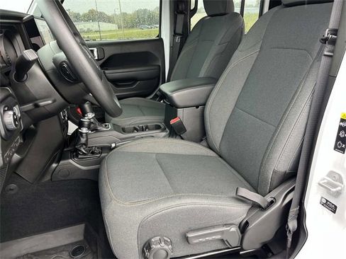 Used 2025 Jeep Gladiator Sport image 28