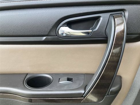 Used 2017 GMC Acadia Limited SLT image 27