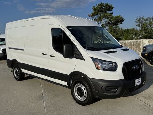 Used 2025 Ford Transit 250 148 Medium Roof RWD image 3