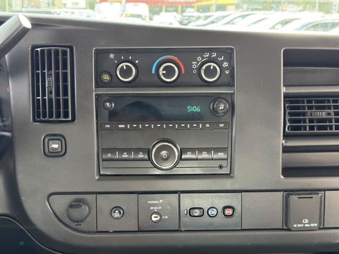 Used 2018 GMC Savana 3500 w/ Driver Convenience Package RWD image 26