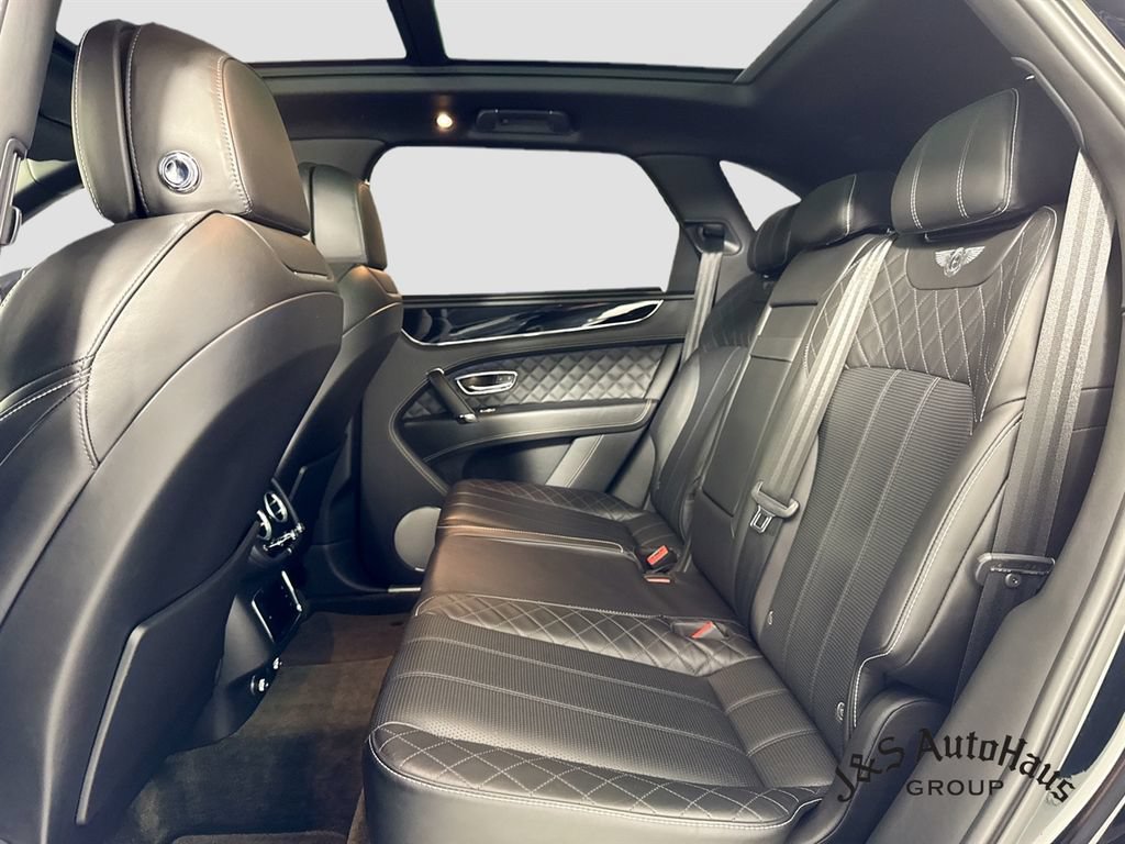 Used 2018 Bentley Bentayga AWD/4WD image 28