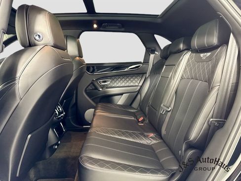 Used 2018 Bentley Bentayga AWD/4WD image 28