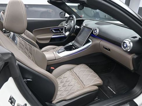 Used 2023 Mercedes-Benz SL 63 AMG 4MATIC image 23