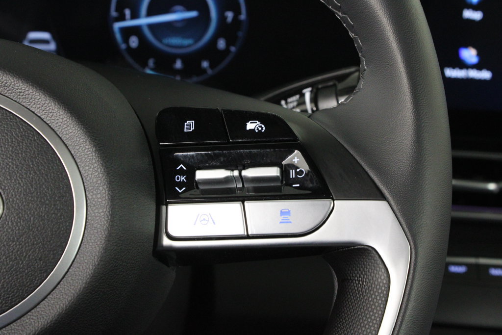 Certified 2026 Hyundai Elantra Limited FWD image 29
