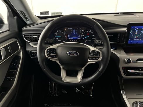 Used 2023 Ford Explorer XLT w/ Equipment Group 202A AWD/4WD image 16