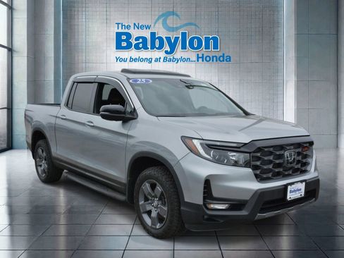 Used 2025 Honda Ridgeline TrailSport image 6
