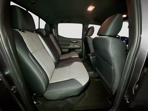 Used 2022 Toyota Tacoma TRD Sport w/ Technology Package AWD/4WD image 34