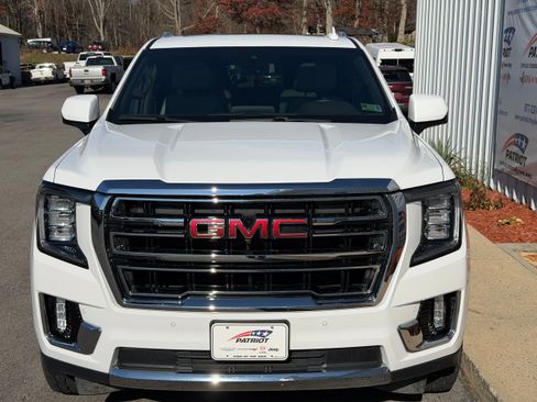 Used 2023 GMC Yukon SLT w/ SLT Premium Package image 3