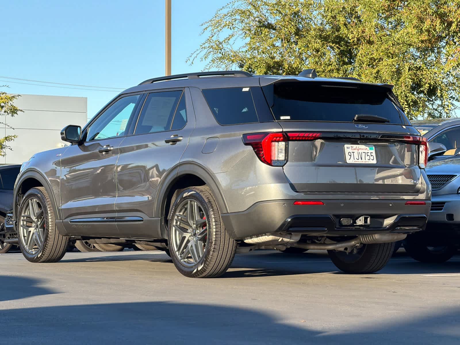 Used 2025 Ford Explorer ST-Line w/ ST-Line Street Pack AWD/4WD image 7