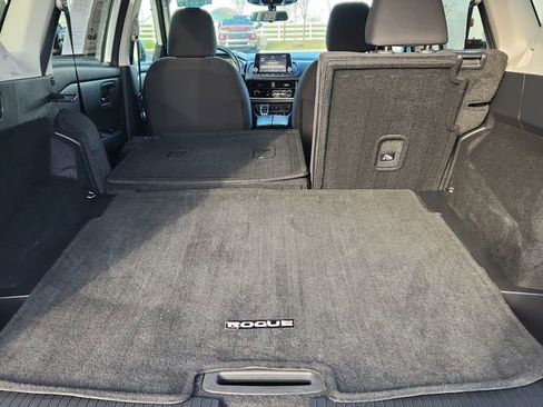 Used 2024 Nissan Rogue S image 28