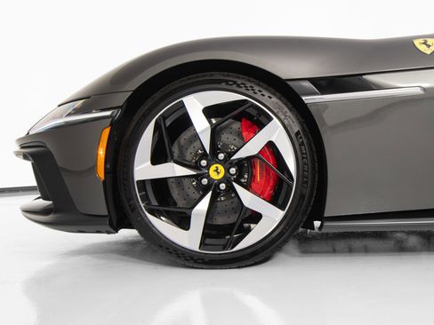Certified 2025 Ferrari 12Cilindri RWD image 9