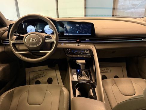 Used 2024 Hyundai Elantra SEL w/ Convenience Package FWD image 9