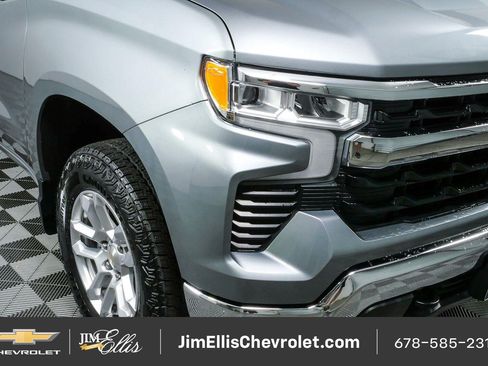 Used 2023 Chevrolet Silverado 1500 LT AWD/4WD image 32