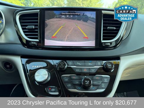 Used 2023 Chrysler Pacifica Touring-L FWD image 19
