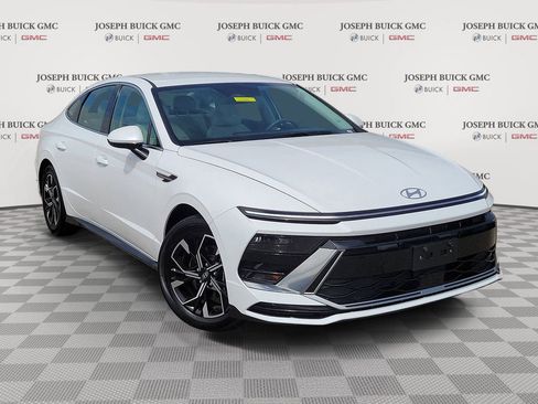 Used 2025 Hyundai Sonata SEL FWD image 1