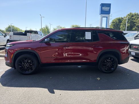 Used 2024 Chevrolet Traverse LT w/ Midnight/Sport Edition AWD/4WD image 7