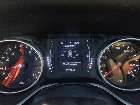 Used 2018 Jeep Compass Latitude FWD image 23