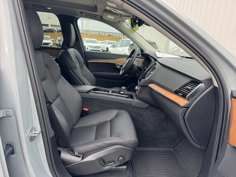 Certified 2024 Volvo XC90 T8 Plus w/ Protection Package Premier image 28