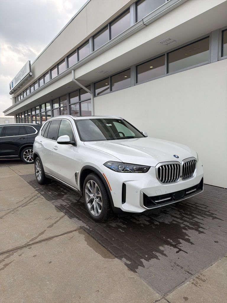 New 2026 BMW X5 xDrive50e w/ Premium Package AWD/4WD image 1