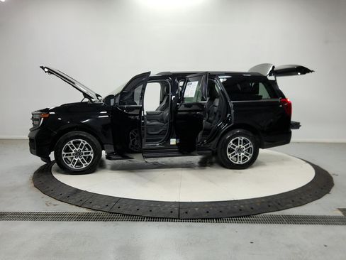 Used 2025 Ford Expedition Active AWD/4WD image 13