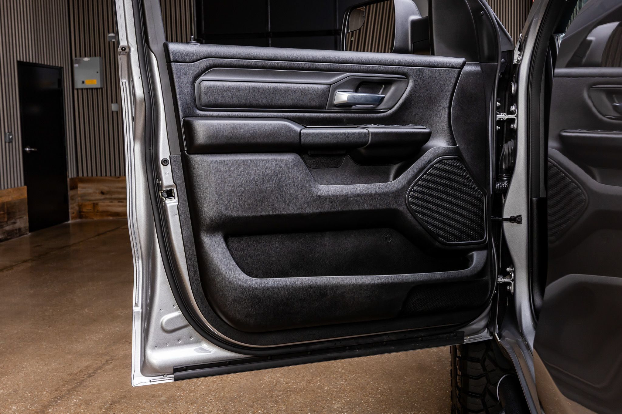 Used 2025 RAM 1500 Warlock AWD/4WD image 37