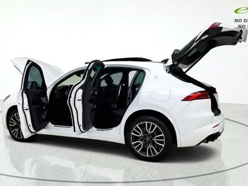 Used 2023 Maserati Grecale GT AWD/4WD image 16