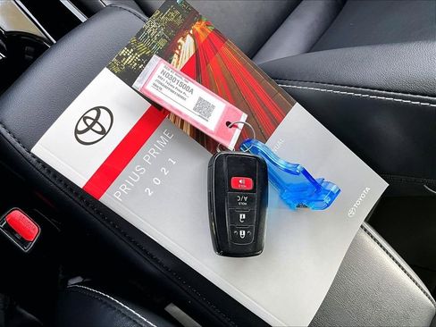 Certified 2021 Toyota Prius Prime XLE w/ Carpet Mat Package (TMS) FWD image 29