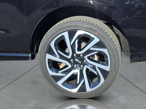 New 2026 Lincoln Navigator Reserve AWD/4WD image 4
