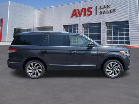 Used 2023 Lincoln Navigator Reserve AWD/4WD image 5