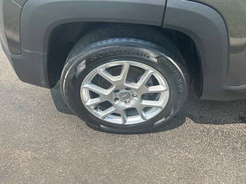 Used 2020 Jeep Renegade Latitude FWD image 40