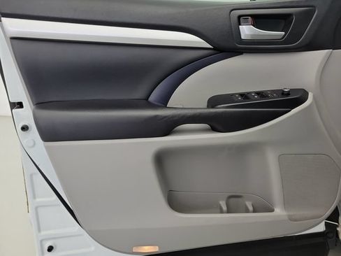 Used 2019 Toyota Highlander XLE FWD image 20