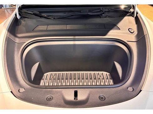 Used 2023 Tesla Model Y Long Range image 4