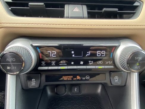 Used 2022 Toyota RAV4 XLE image 21