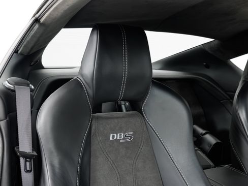 Used 2009 Aston Martin DBS Coupe RWD image 34