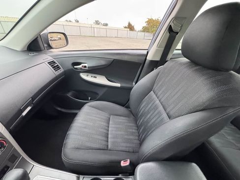 Used 2013 Toyota Corolla S image 32