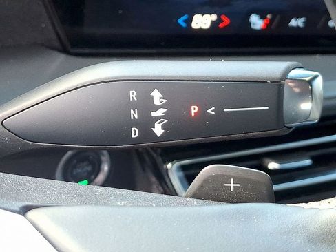 Used 2025 Chevrolet Traverse LT image 14