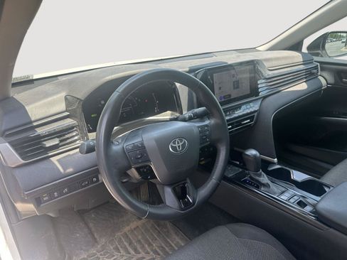 Used 2025 Toyota Camry LE w/ Convenience Package FWD image 11