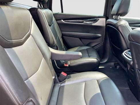 Used 2022 Cadillac XT6 Premium Luxury image 31