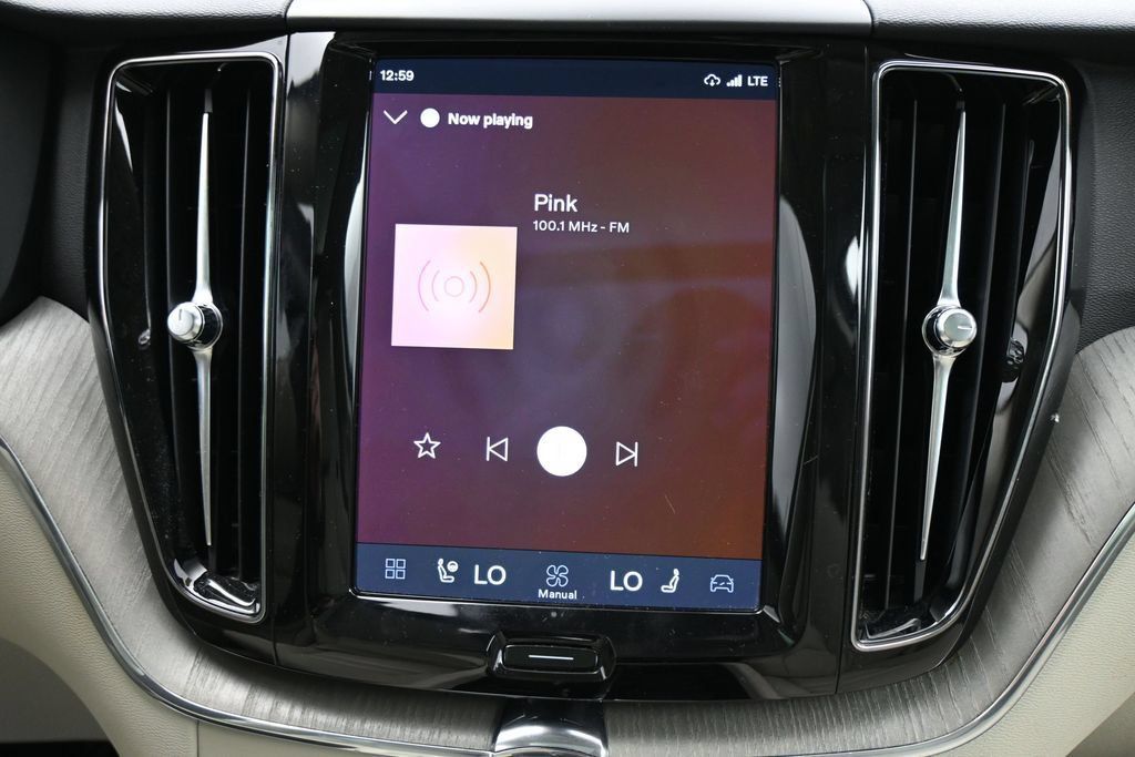 Used 2023 Volvo XC60 B5 Plus FWD image 23