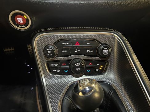 Used 2015 Dodge Challenger SRT Hellcat RWD image 19