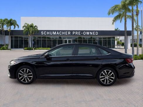 Used 2025 Volkswagen Jetta SE w/ Sunroof Package FWD image 4