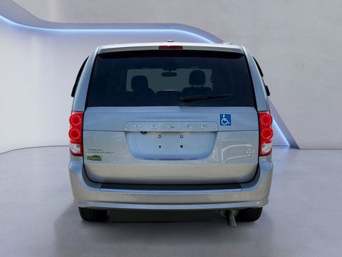 Used 2018 Dodge Grand Caravan SXT FWD image 4