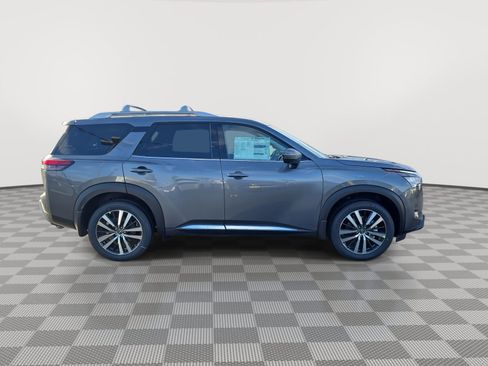 New 2025 Nissan Pathfinder Platinum image 9