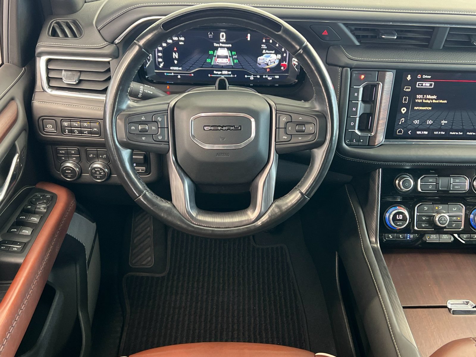 Used 2023 GMC Yukon Denali Ultimate w/ LPO, Floor Liner Package AWD/4WD image 15