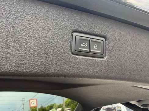 Used 2025 Audi Q7 3.0T Premium Plus AWD/4WD image 35
