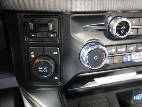 Used 2024 Ford F250 Platinum AWD/4WD image 19