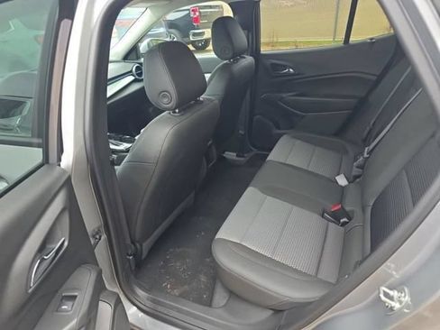 Used 2025 Chevrolet Trax LT w/ Driver Confidence Package FWD image 4
