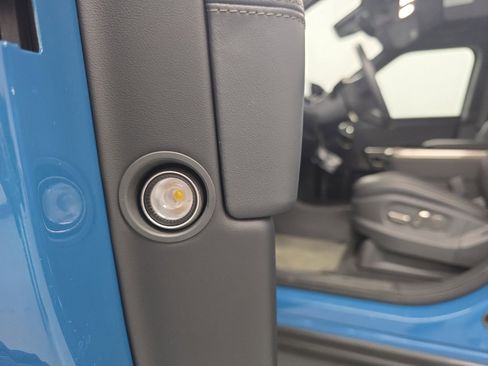 Used 2023 Rivian R1S Adventure AWD/4WD image 32