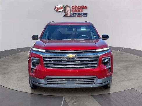 Used 2025 Chevrolet Traverse LT image 8